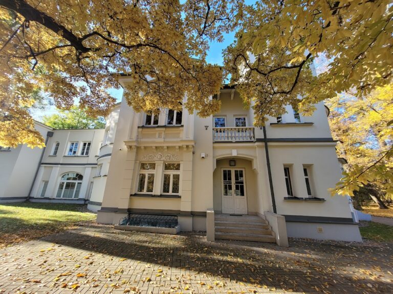 Koelichen Palace in Warsaw: A Historic Palace and Public Library
