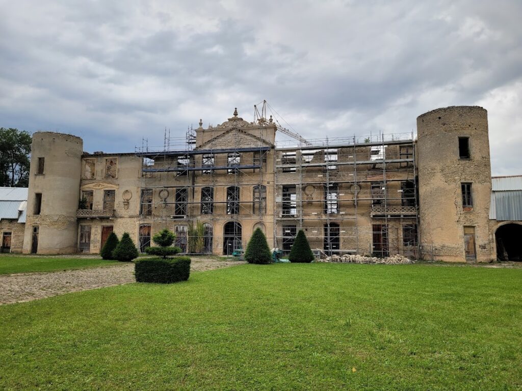 Château de Villemont: A Historic Estate in Vensat, France 2 château de Villemont