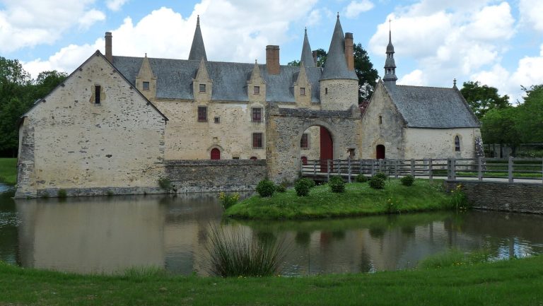 Château du Bois Orcan: A Medieval Seigneurial Residence in France