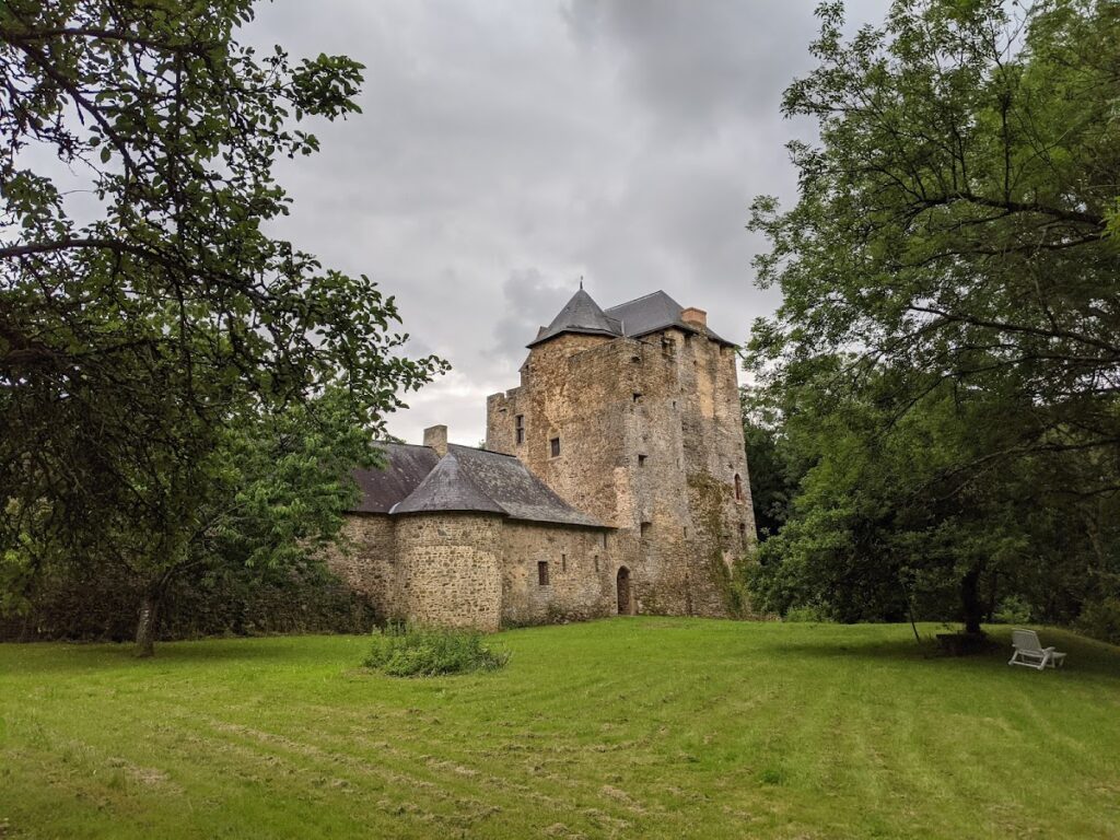 Château de La Boissière: A Medieval Fortified Château in France 1 Château de La Boissière
