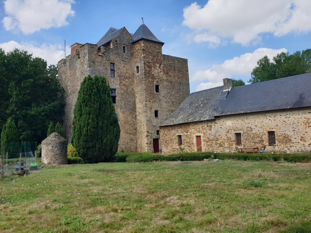 Château de La Boissière: A Medieval Fortified Château in France 2 Château de La Boissière