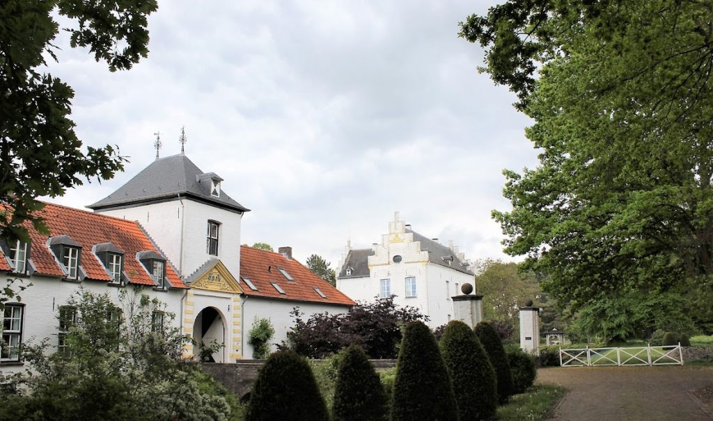 Nieuwenbroeck Castle: A Moated Manor House in the Netherlands 2 Nieuwenbroeck Castle