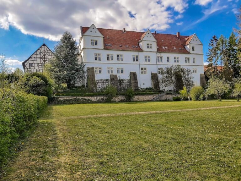 Schloss Henneckenrode: A Weser Renaissance Castle and Former Orphanage in Germany