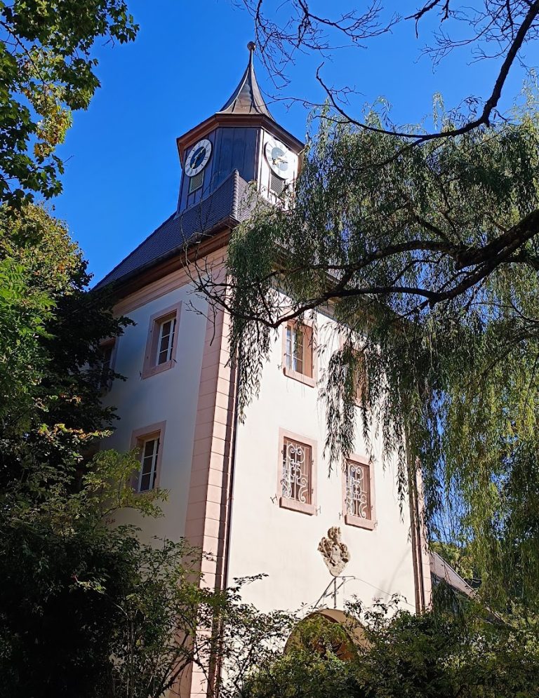 Schloss Syburg: A Moated Castle Estate in Bavaria
