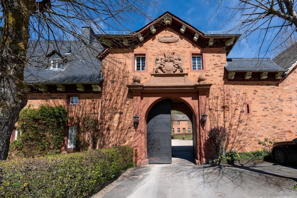 Schloss Adolfsburg: A Baroque Moated Castle in Germany 2 Schloss Adolfsburg