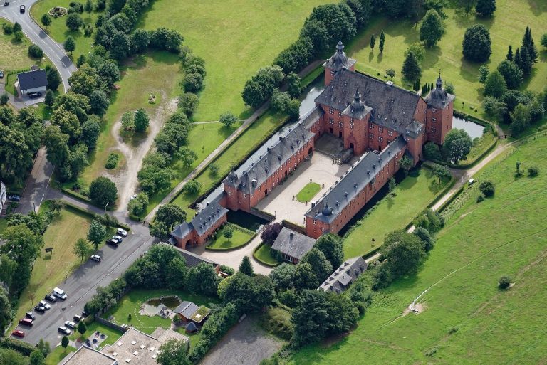 Schloss Adolfsburg: A Baroque Moated Castle in Germany