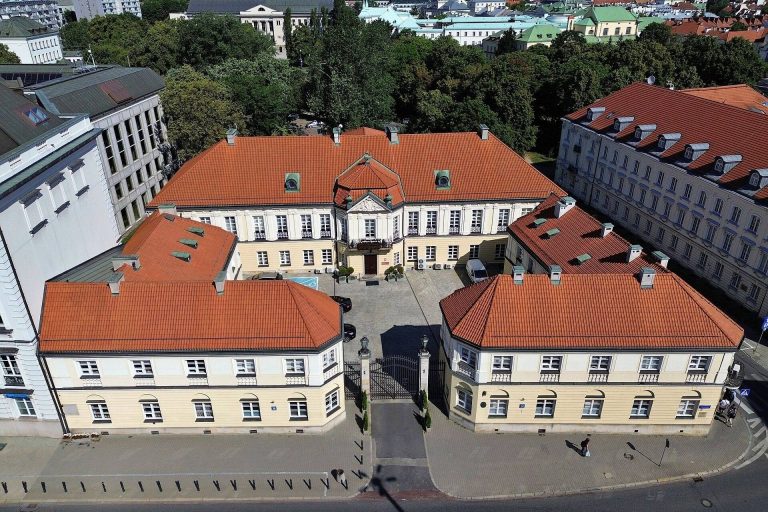 Blank Palace: A Historic Municipal and Administrative Building in Warsaw