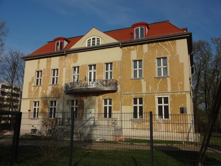 Hohenschönhausen Castle: A Baroque Manor House in Berlin