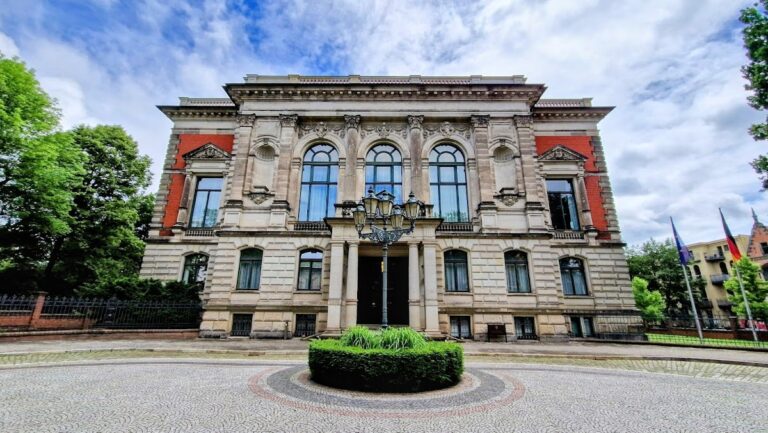 Palais am Fürstenwall: State Chancellery and Former Prussian Army Headquarters in Magdeburg