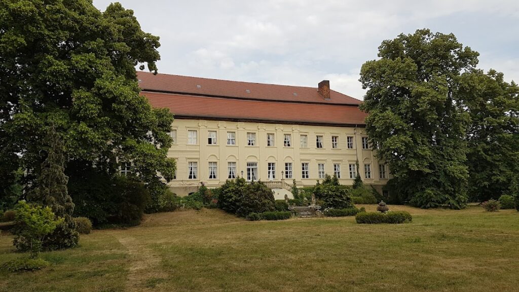 Schloss Dretzel: A Neoclassical Manor House in Germany 1 Schloss Dretzel