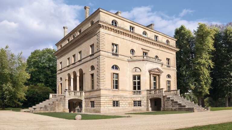 Palais abbatial de Royaumont: a Classical Abbatial Residence in France