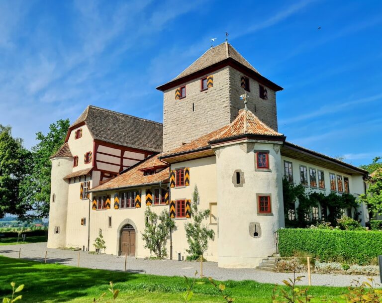 Hegi Castle: A Late Gothic Manor House in Switzerland