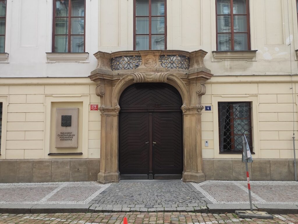 Thun Palace: A Parliamentary Palace in Prague 1 Thun Palace