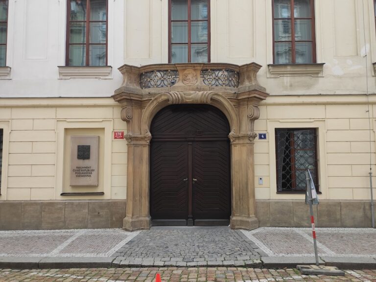 Thun Palace: A Parliamentary Palace in Prague