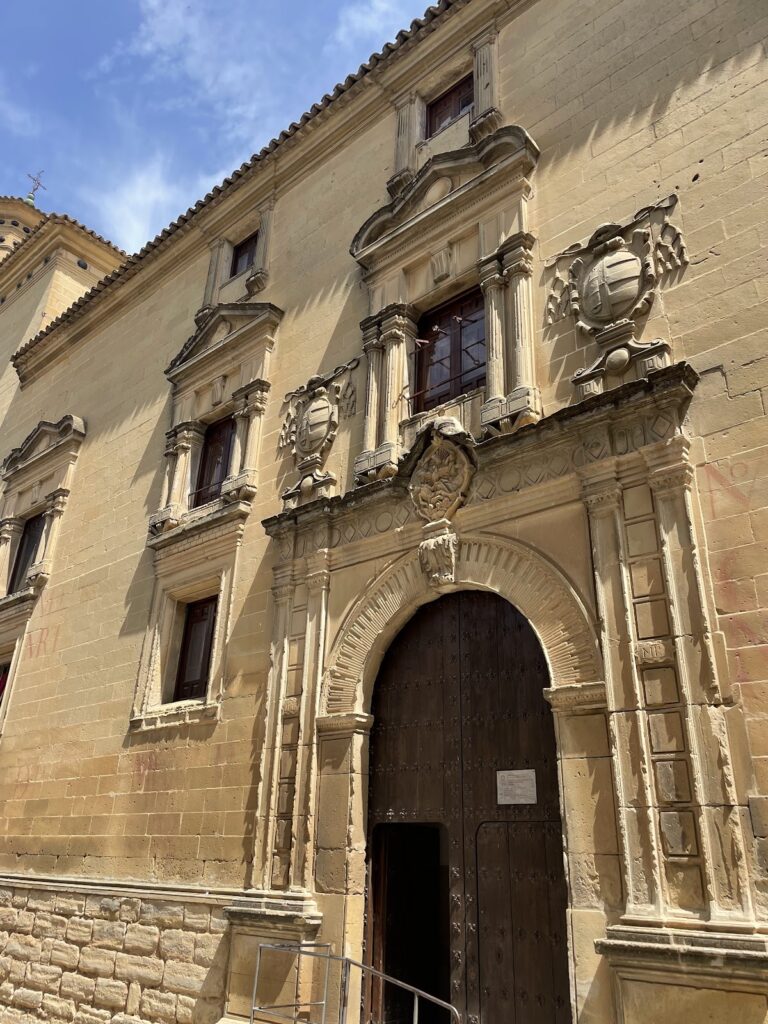 Palacio de Jabalquinto: A Gothic-Renaissance Civil Palace in Baeza 2 Palacio de Jabalquinto