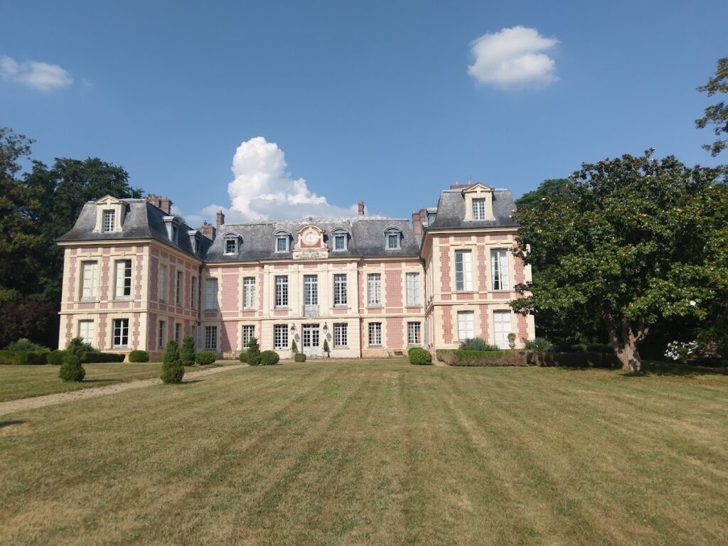 Château de Villiers-le-Bâcle: A Louis XIII-Style Residential Château in France 1 Château de Villiers-le-Bâcle