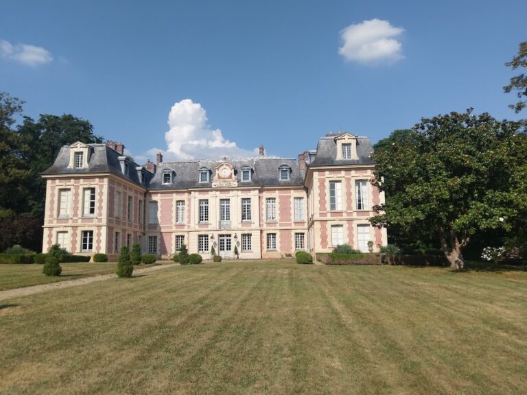 Château de Villiers-le-Bâcle: A Louis XIII-Style Residential Château in France