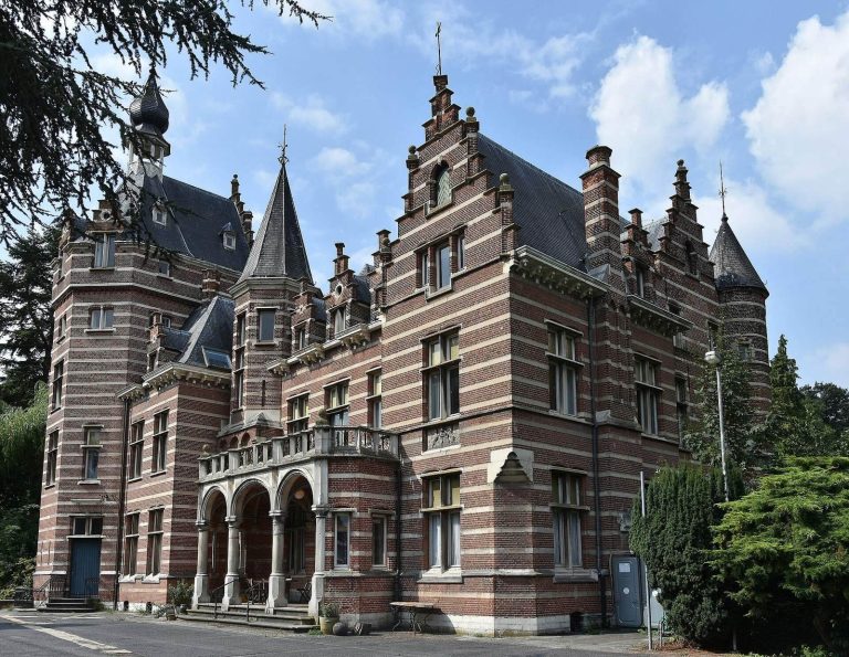 Kasteel Altena: A Water Castle Complex in Belgium