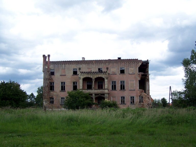 Górzyn Palace: A Gothic Revival Residence in Poland