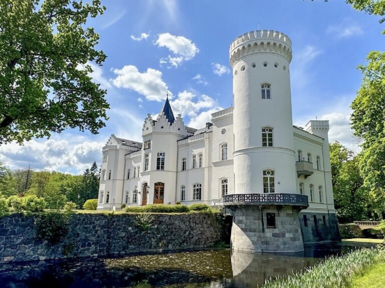 Schloss Schlemmin: A Gothic Revival Manor House in Germany