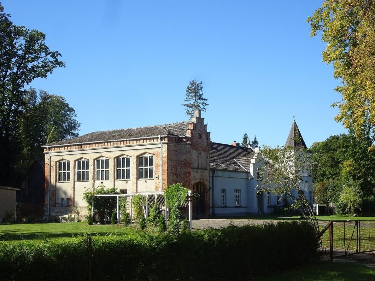 Schloss Schlemmin: A Gothic Revival Manor House in Germany