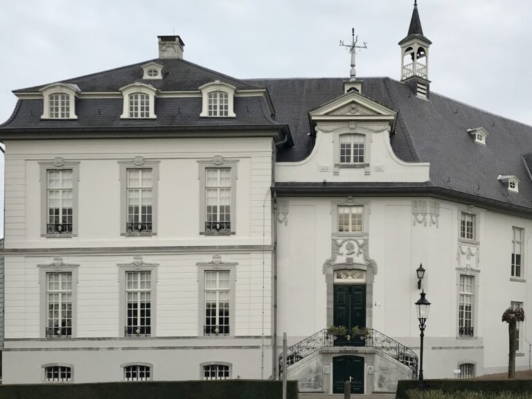 Kasteel Boxmeer: Castle and Museum Complex in the Netherlands