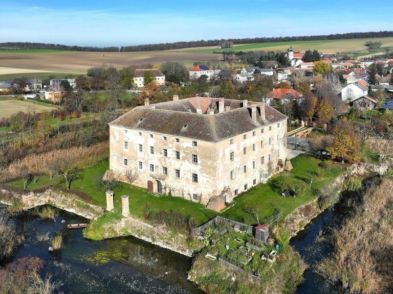 Hagenberg Castle: A Renaissance and Baroque Moated Castle in Austria