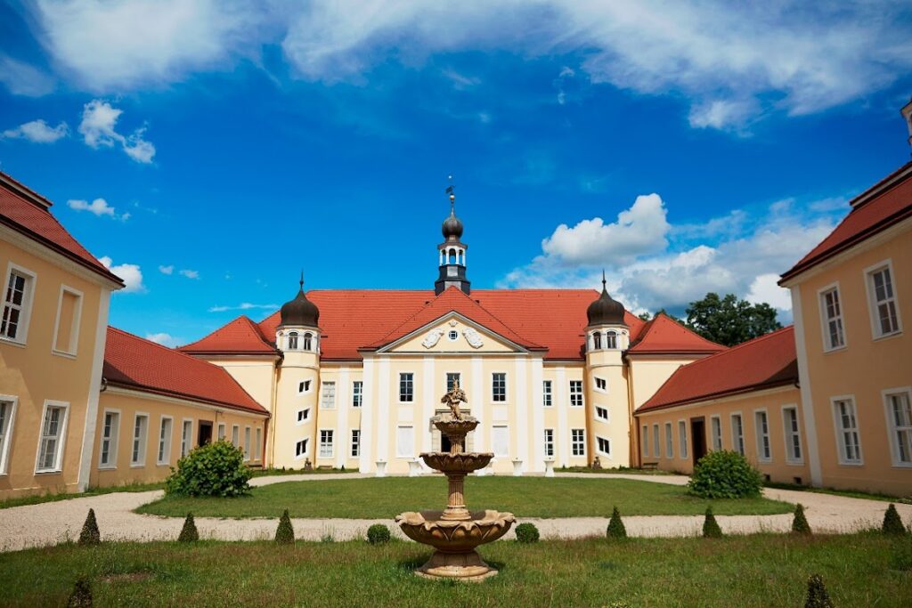 Schloss Hohenprießnitz: A Baroque Palace Complex in Germany 2 Schloss Hohenprießnitz
