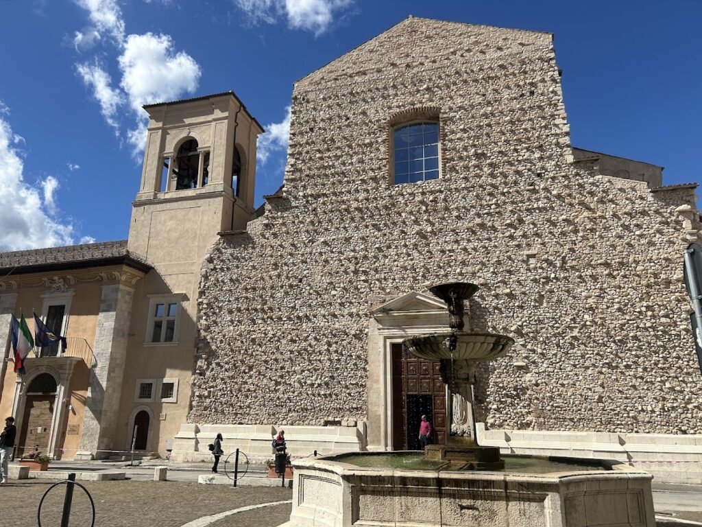 Palazzo Camponeschi: A Historic Palace and University Building in L’Aquila 1 Palazzo Camponeschi