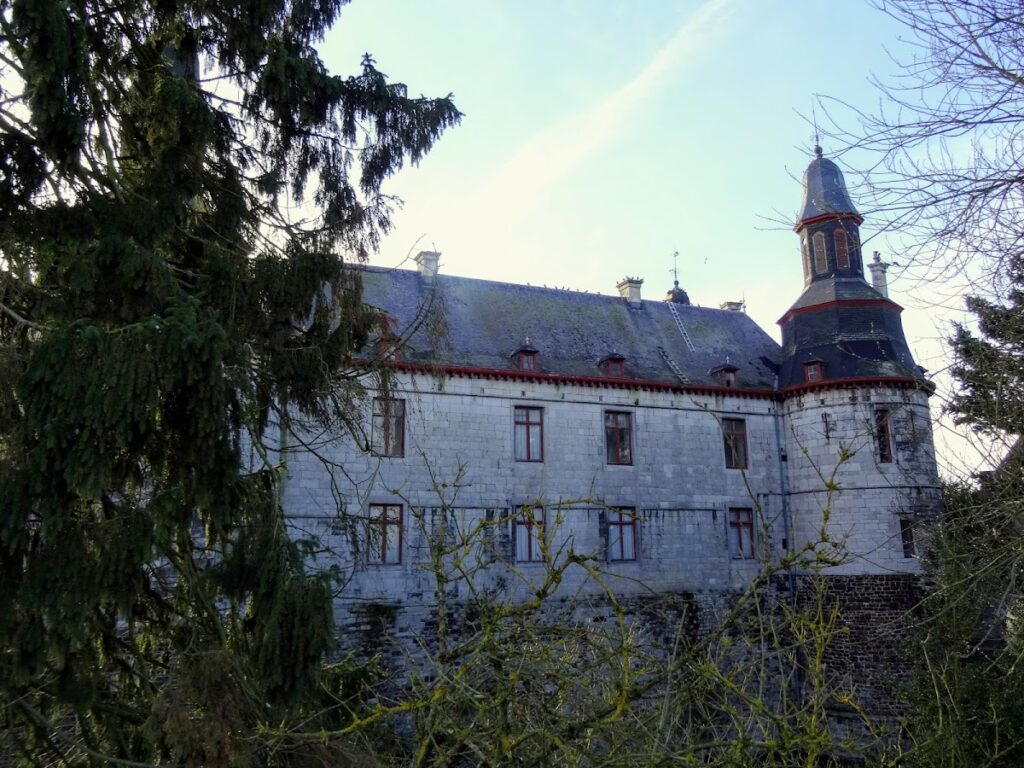 Château de Horion: A Fortified Private Residence in Belgium 1 Château de Horion