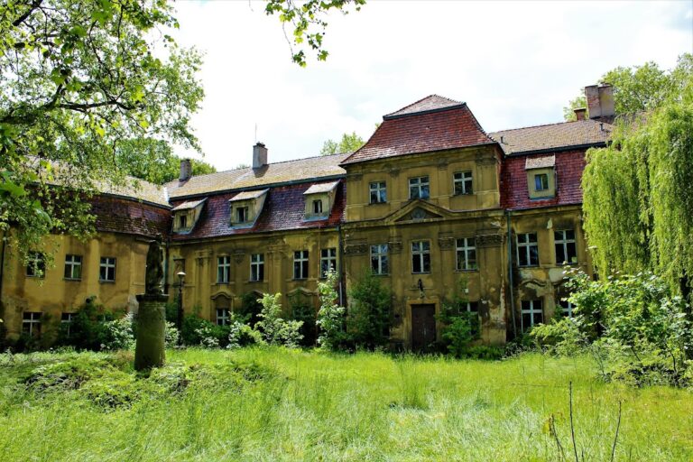 Sława Palace: A Historic Aristocratic Residence in Poland