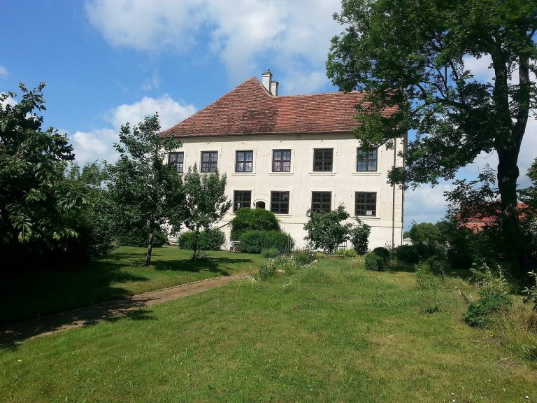 Schloss Schmarsow: A Historic Manor House in Germany