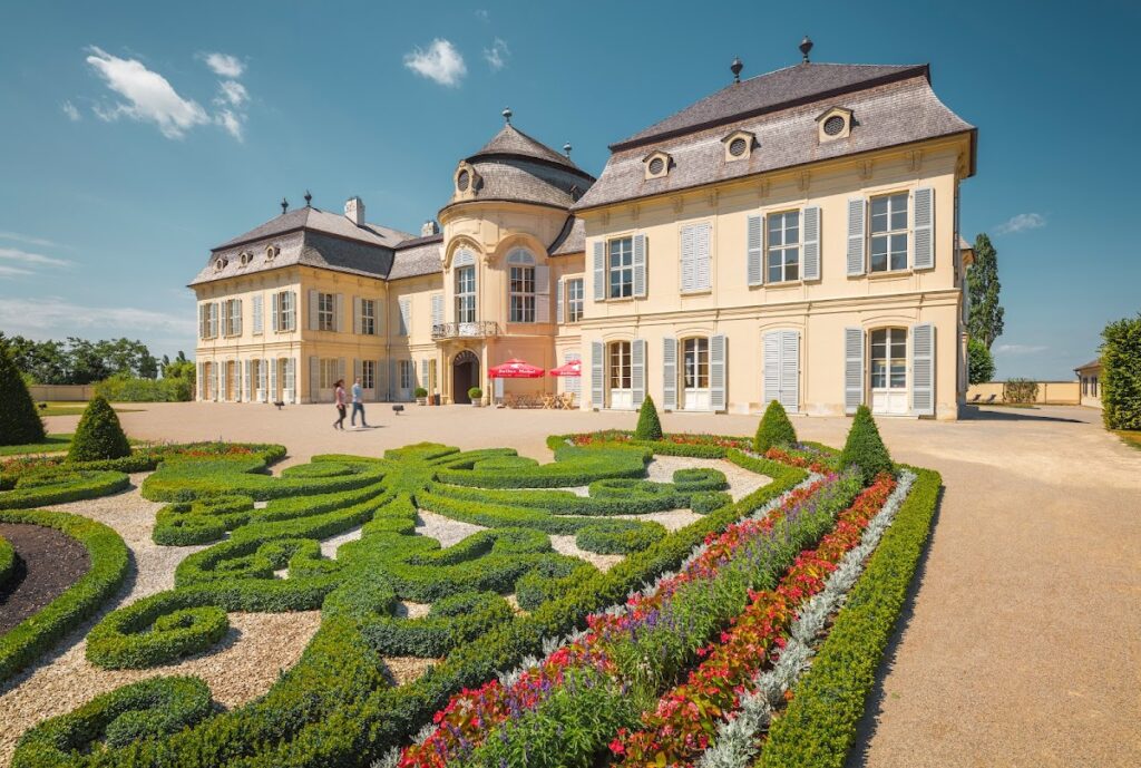 Schloss Eckartsau: Habsburg Hunting Lodge and Imperial Residence 2 Schloss Eckartsau