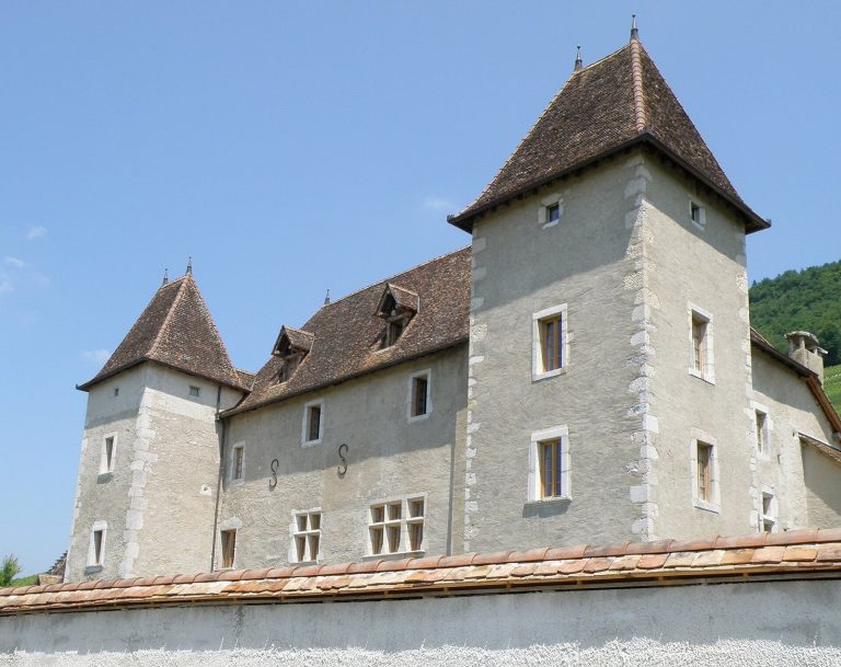 Castle of La Mar: A Medieval Fortified House in Savoie