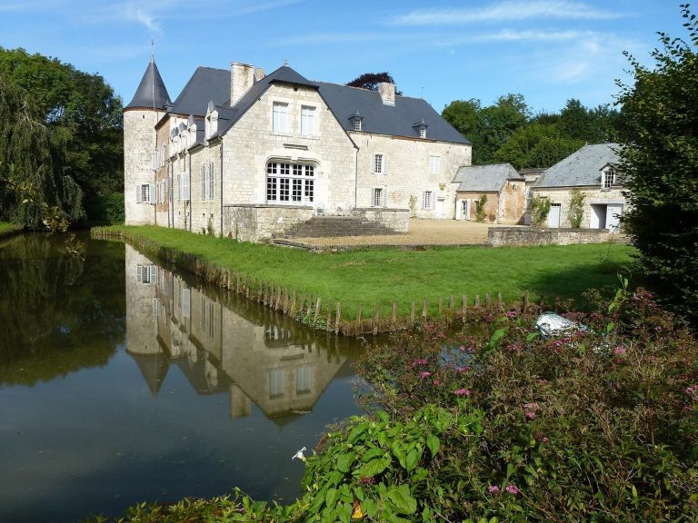 Château de la Cour des Prés: A Fortified House in Rumigny, France