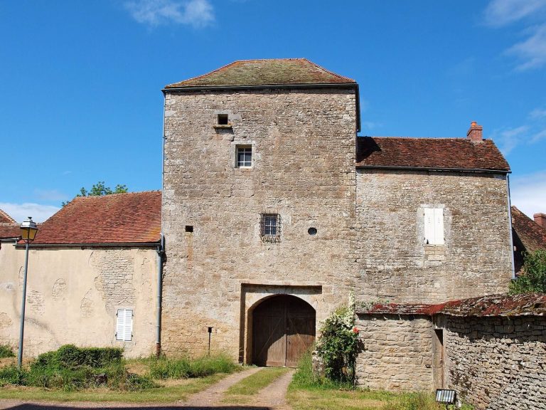 Château de Châtellenot: A Fortified Château in France