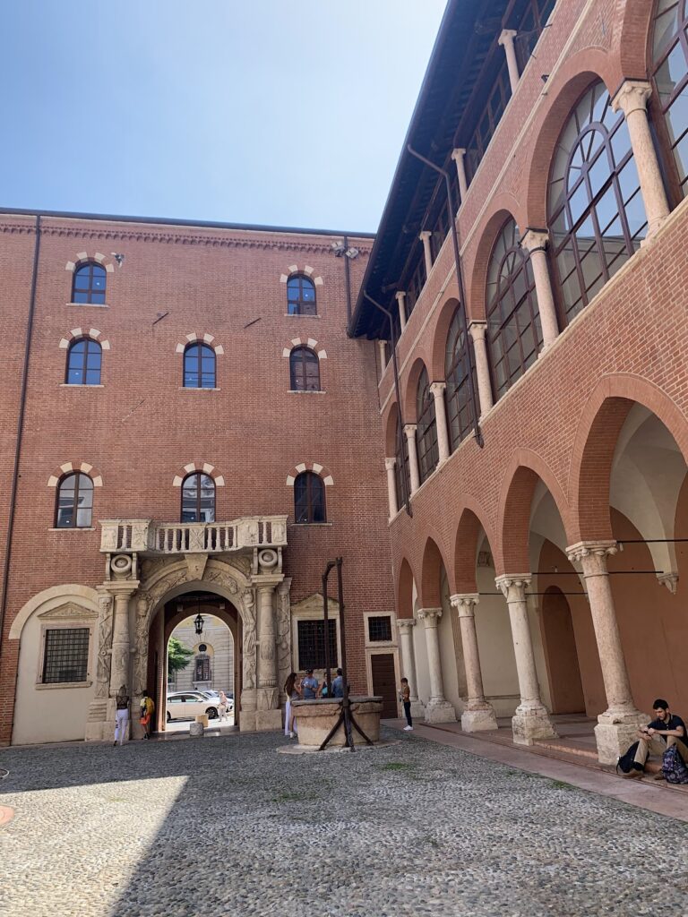Palace of Cansignorio: A Medieval Civic and Administrative Complex in Verona 3 Palace of Cansignorio