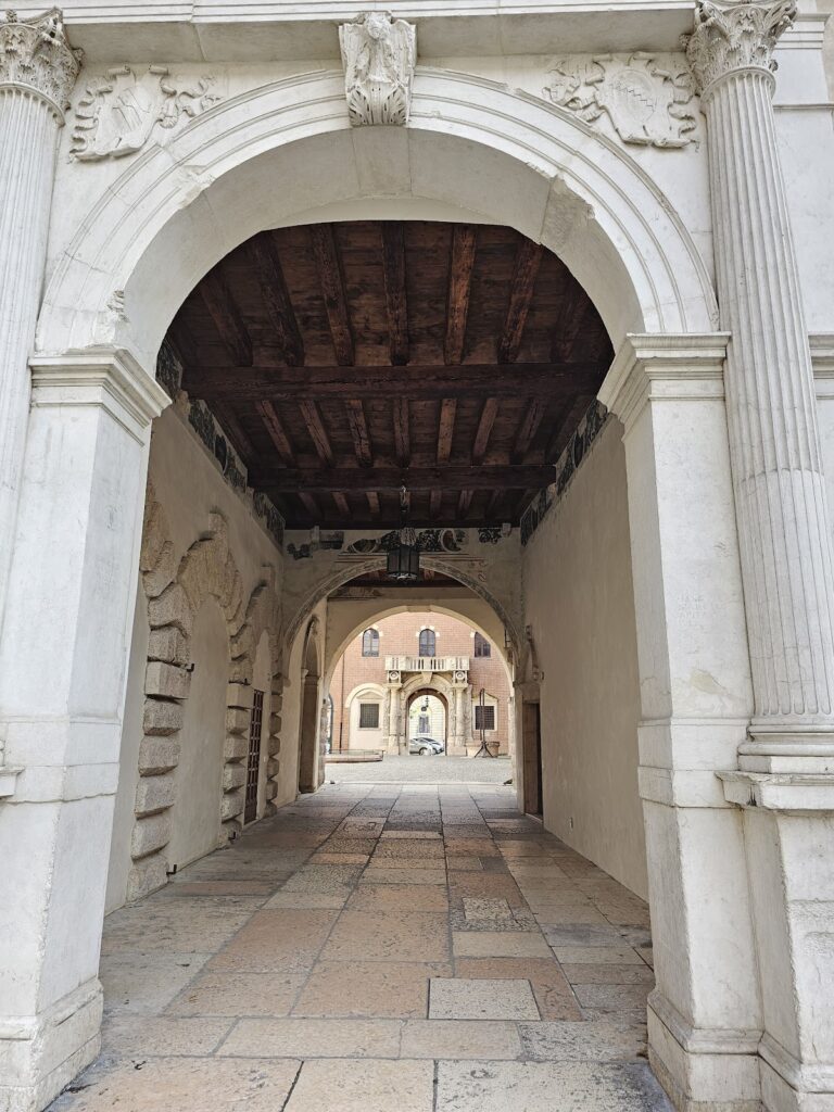 Palace of Cansignorio: A Medieval Civic and Administrative Complex in Verona 4 Palace of Cansignorio