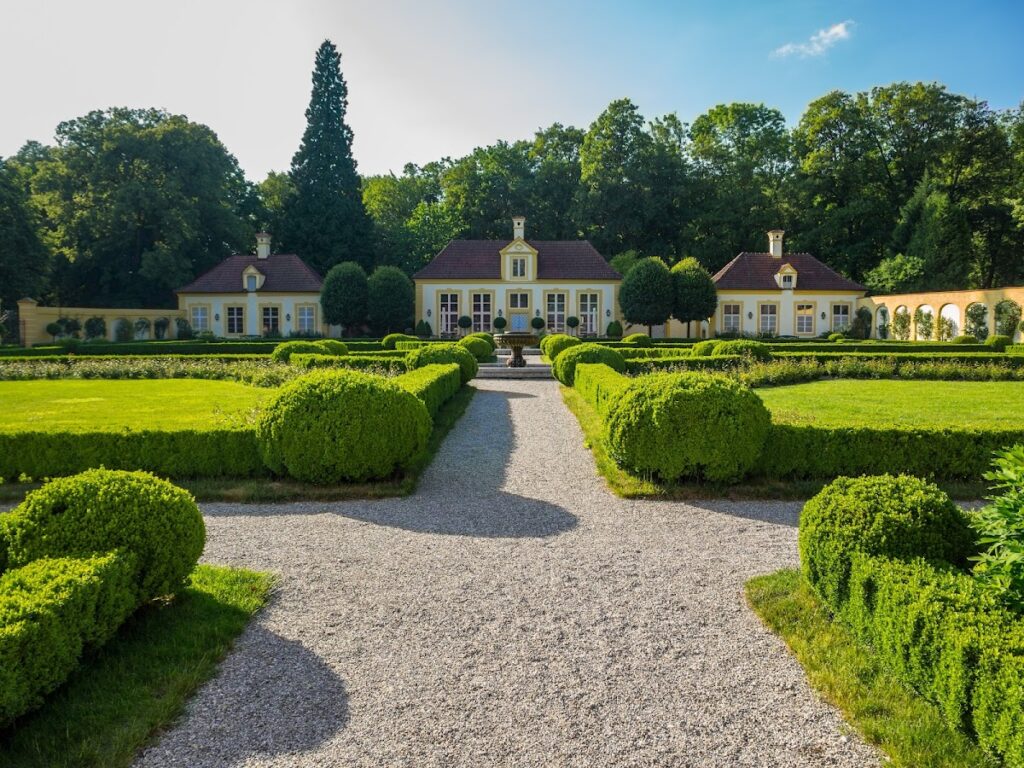 Schloss Frauenbühl: A Bavarian Château and Former Hofmark Seat in Winhöring 2 Schloss Frauenbühl