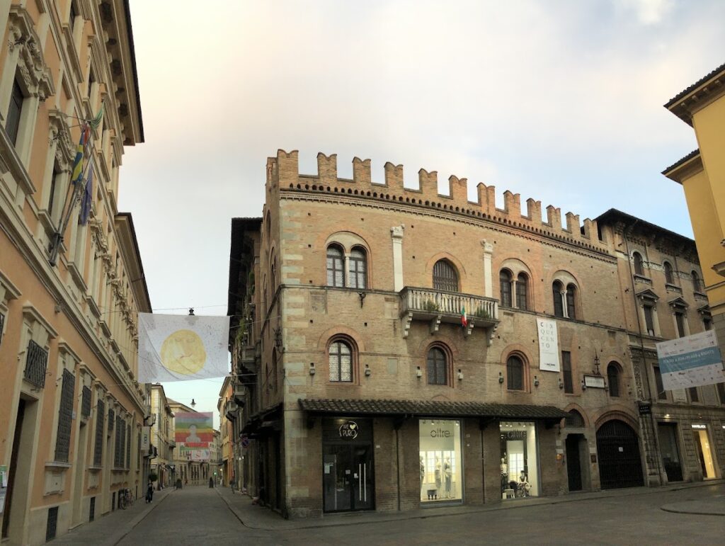 Palazzo del Capitano del Popolo (Reggio Emilia): A Medieval Civic Palace 1 Palazzo del Capitano del Popolo (Reggio Emilia)