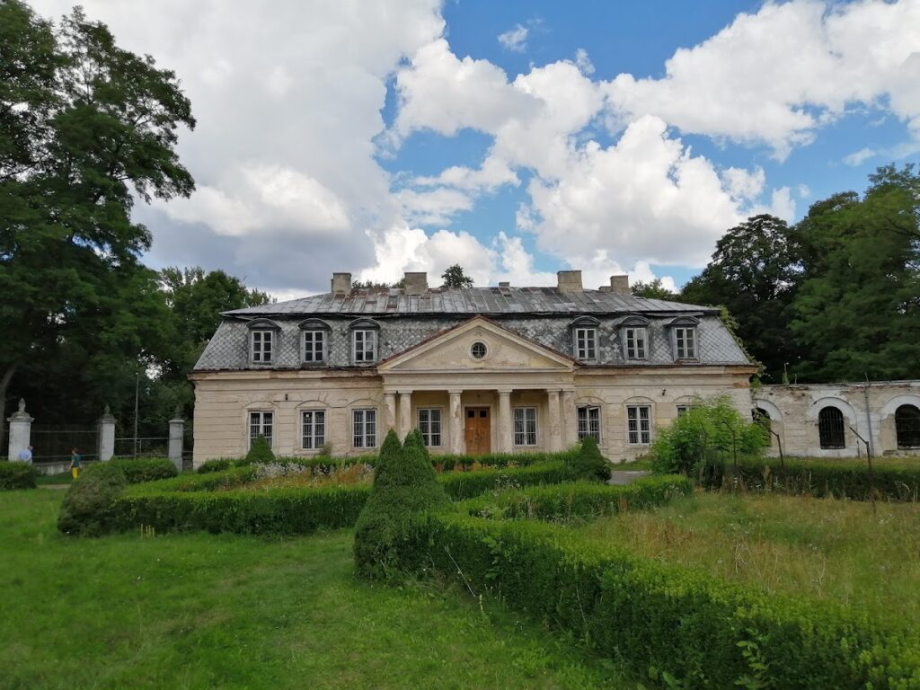 Dembiński Palace in Szczekociny: An Early-Classical Residence in Poland 2 Dembiński Palace in Szczekociny