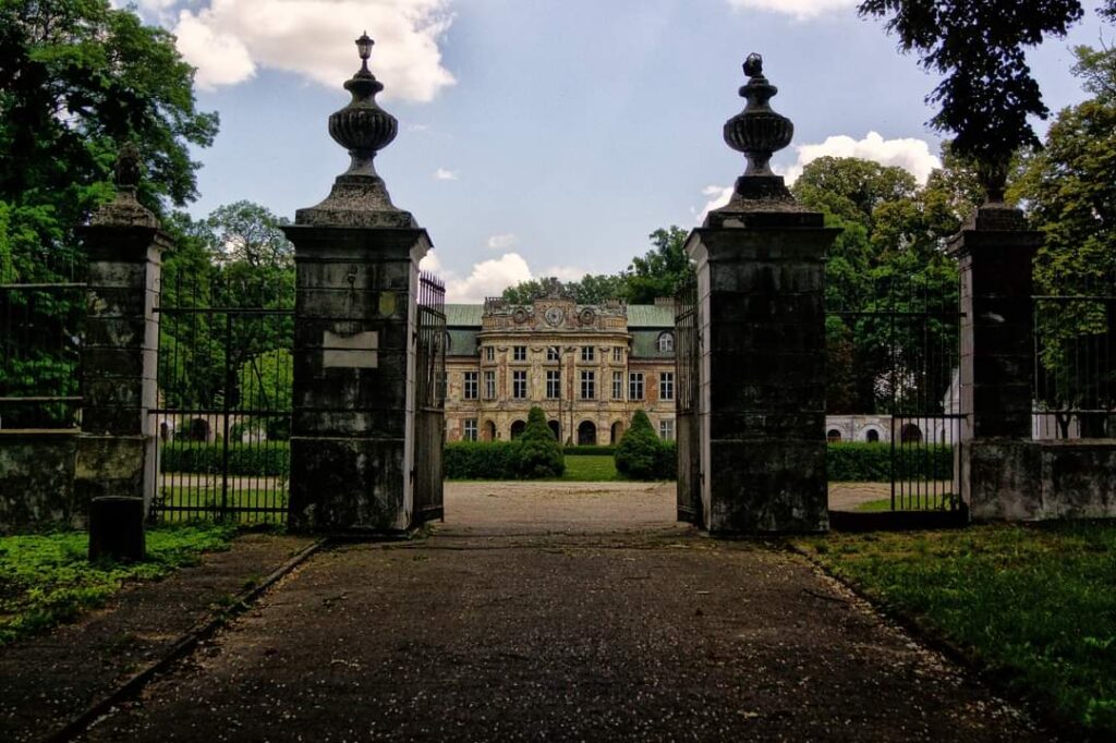 Dembiński Palace in Szczekociny: An Early-Classical Residence in Poland 3 Dembiński Palace in Szczekociny