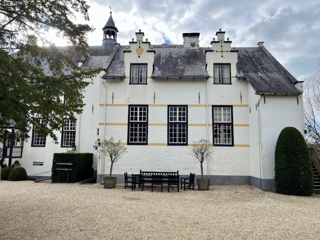 Huis Doddendaal: A Castle in Ewijk, the Netherlands 3 Huis Doddendaal