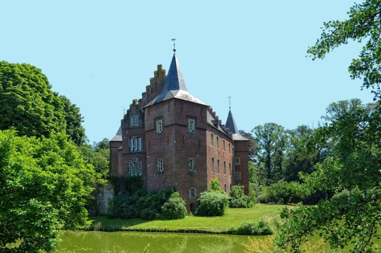 Schloss Elsum: A Historic Water Castle in Germany