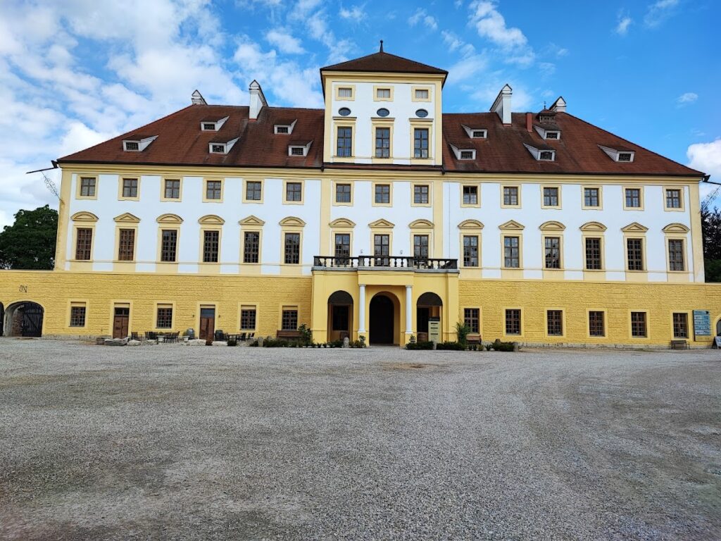 Schloss Aurolzmünster: A Baroque Water Castle in Austria 1 Schloss Aurolzmünster