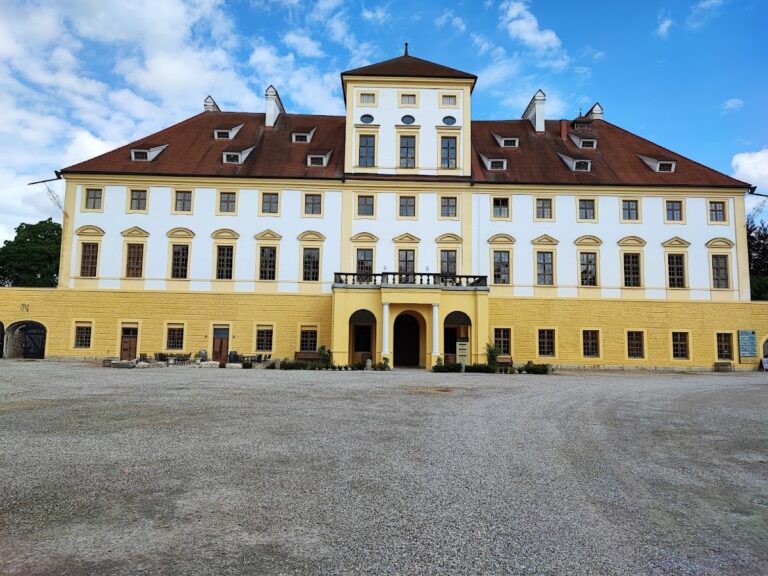 Schloss Aurolzmünster: A Baroque Water Castle in Austria