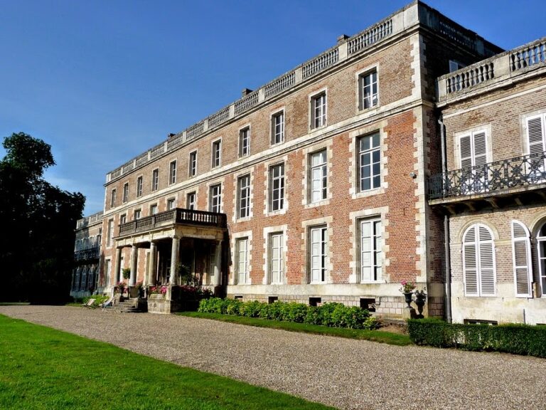 Château de Querrieu: A Historic Residence and First World War Headquarters