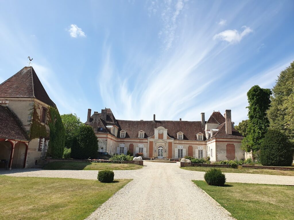 Château du Fey: A Seventeenth-Century Estate at Villecien, France 1 Château du Fey