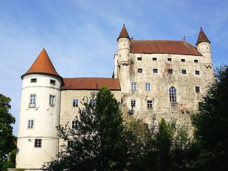 Schloss Schwertberg: A Castle Complex in Austria