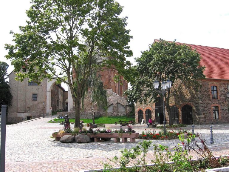 Schloss Wolmirstedt: A Medieval Castle and Palace Complex in Germany